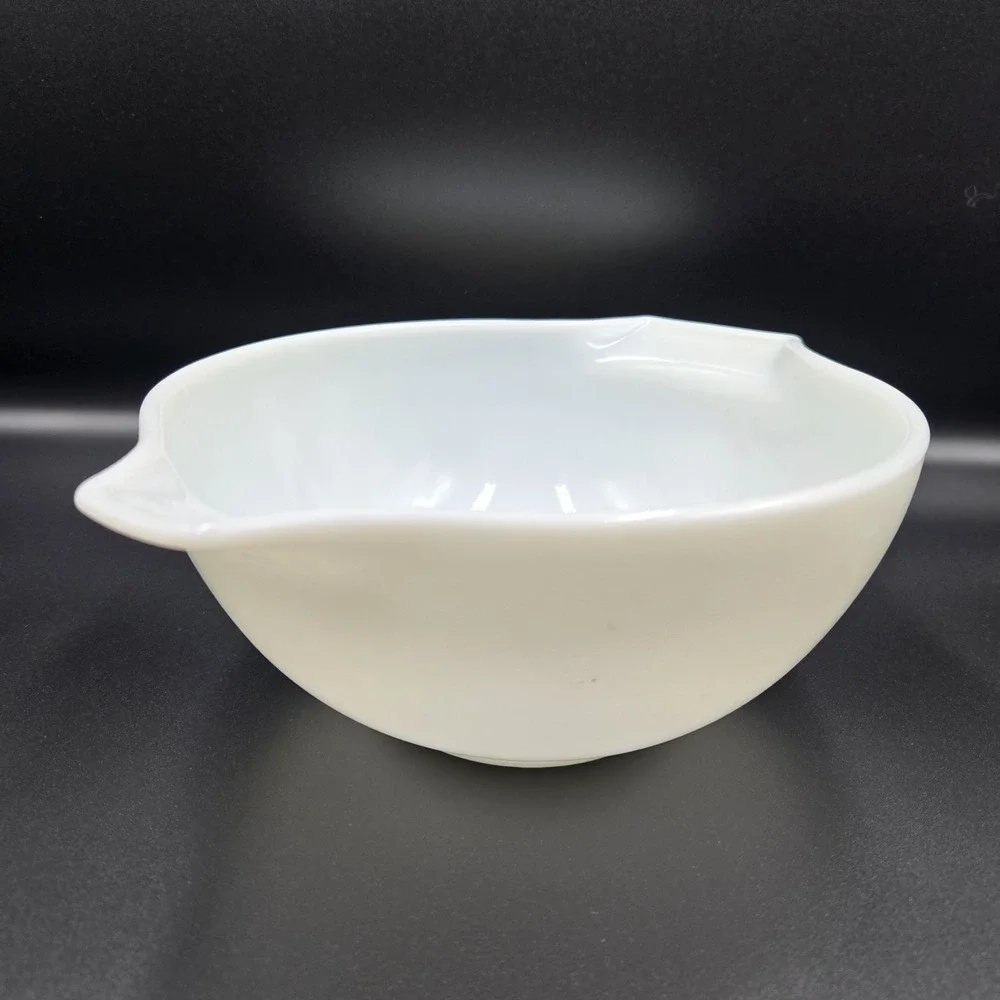 Vintage Pyrex Solid Opal‎ White Mixing Bowl 442 Cinderella 1 1/2 Quart - RARE